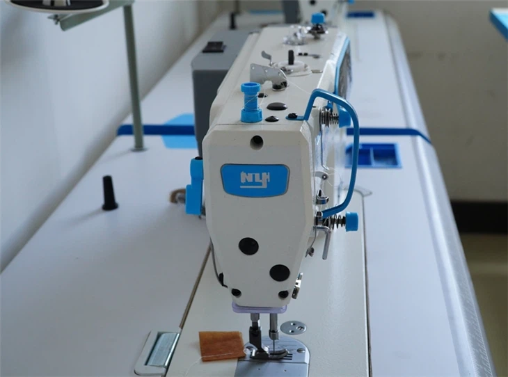 Lightweight Fabric Industrial Sewing Machine factory